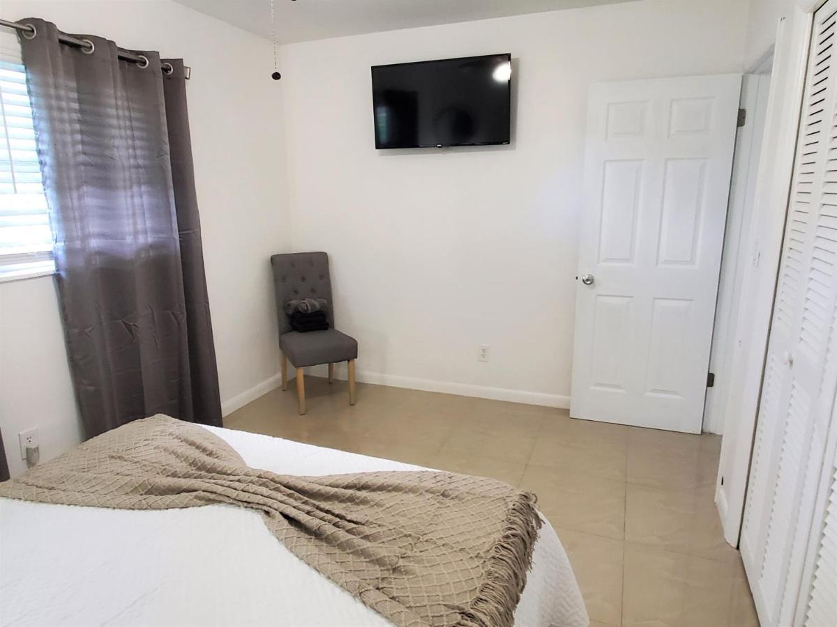 Sophisticated Dania Beach Suites Near The Beach Bagian luar foto