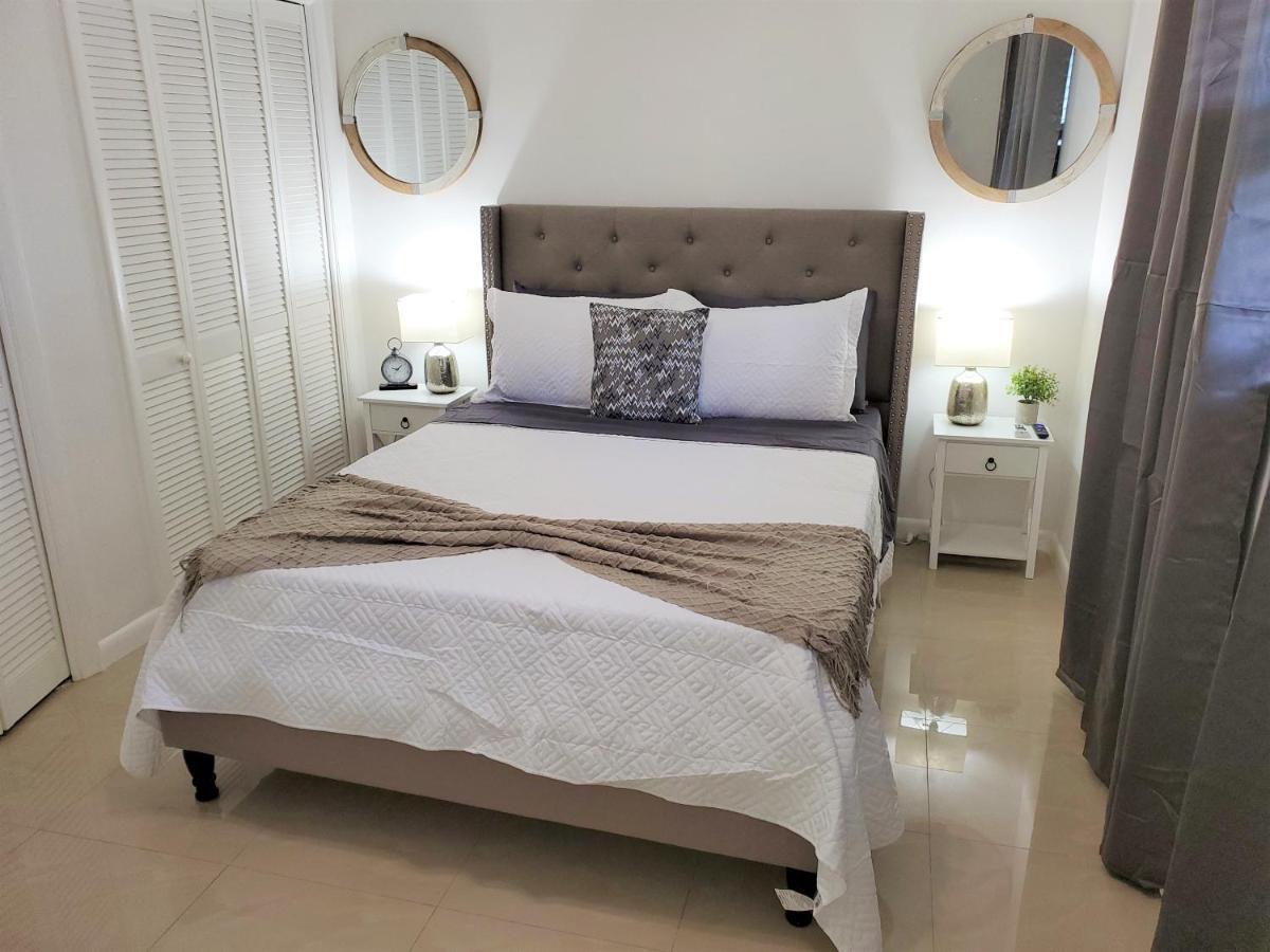 Sophisticated Dania Beach Suites Near The Beach Bagian luar foto