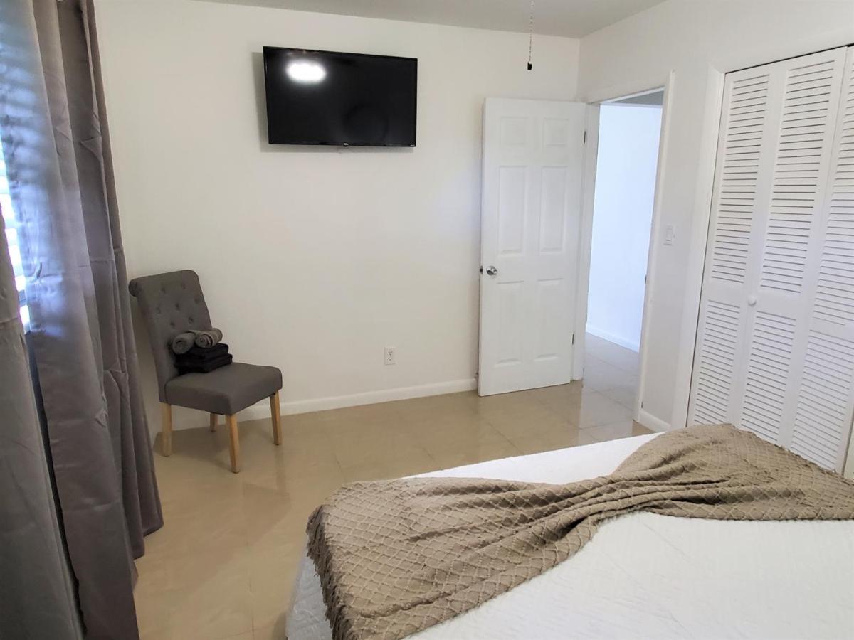 Sophisticated Dania Beach Suites Near The Beach Bagian luar foto