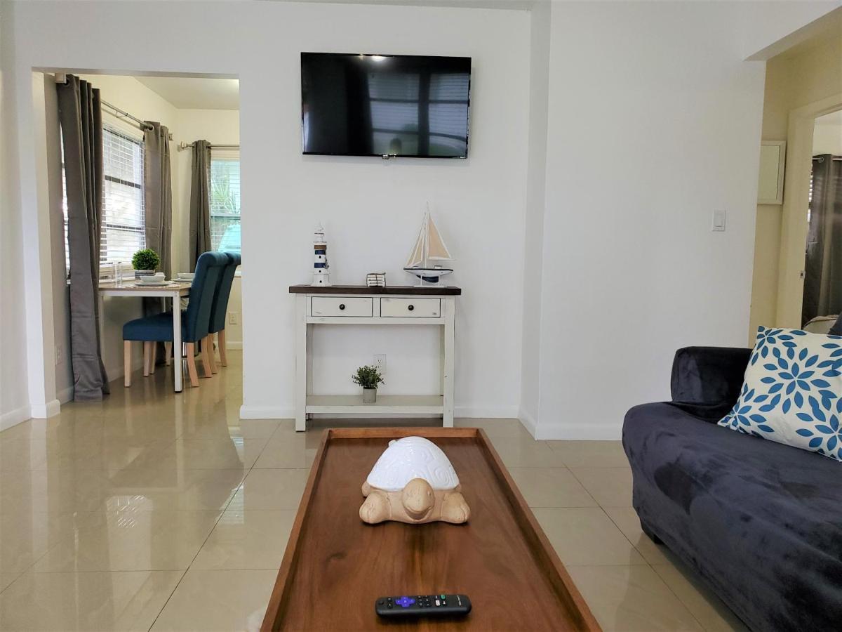 Sophisticated Dania Beach Suites Near The Beach Bagian luar foto