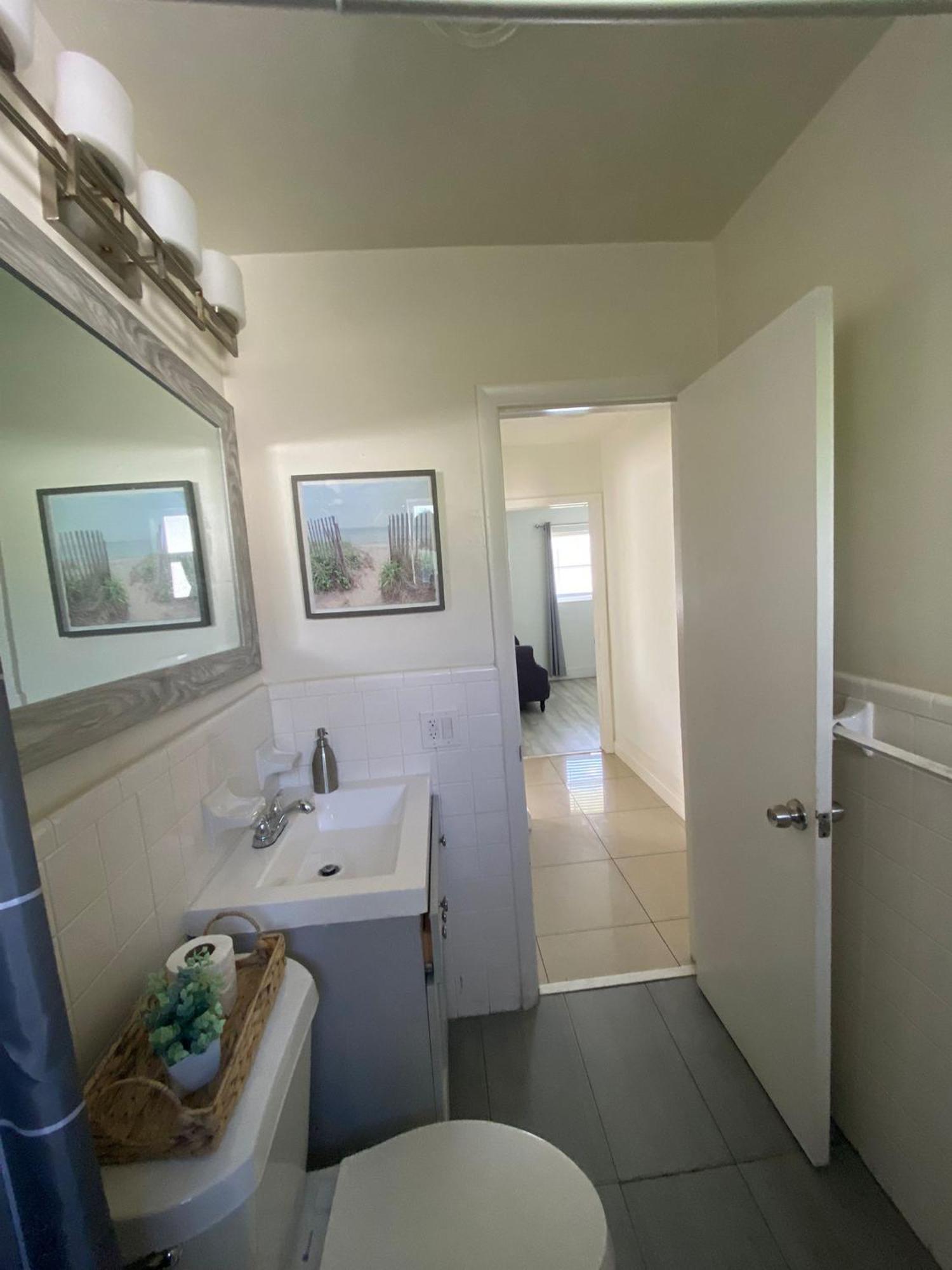 Sophisticated Dania Beach Suites Near The Beach Bagian luar foto
