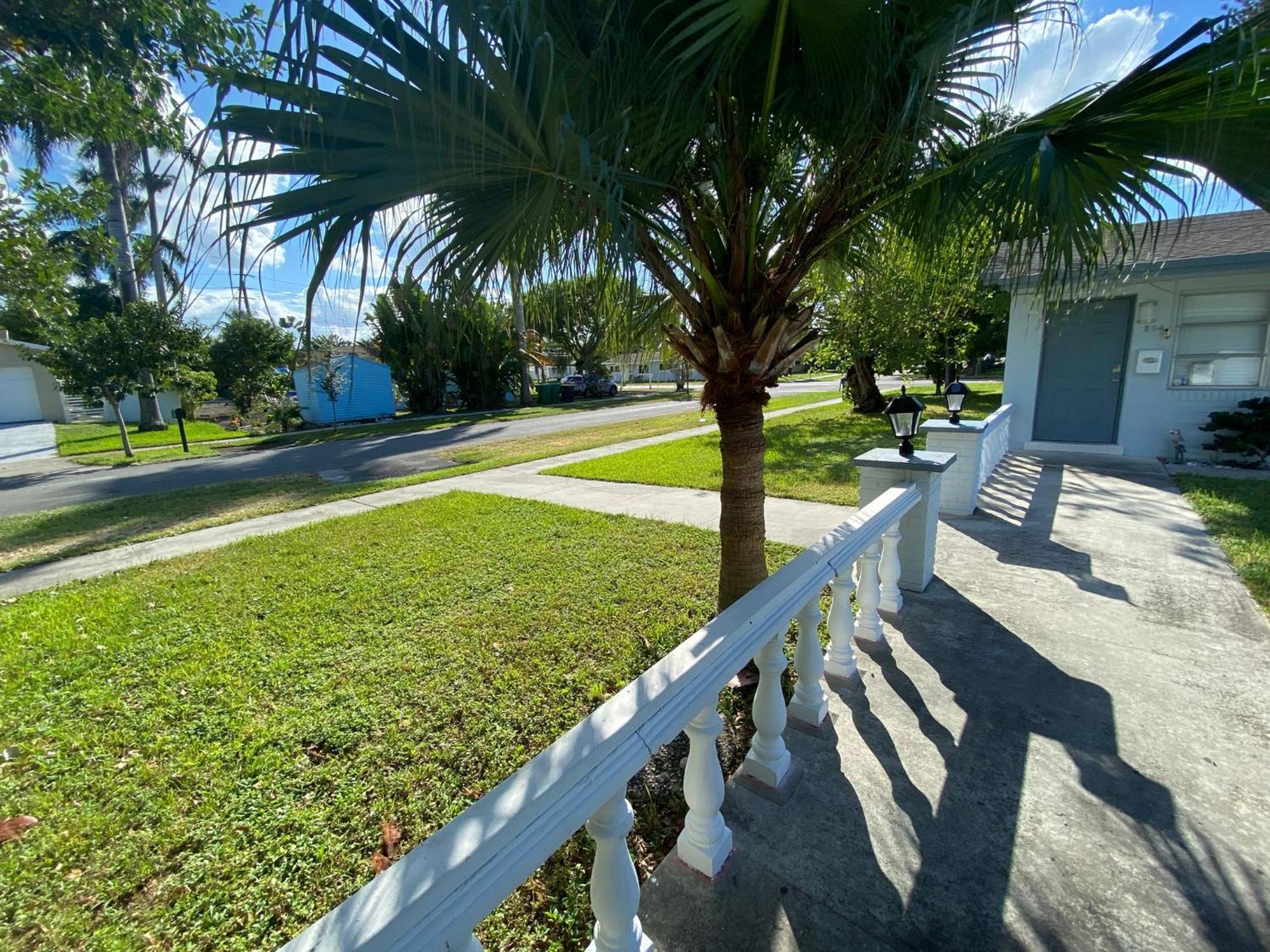 Sophisticated Dania Beach Suites Near The Beach Bagian luar foto