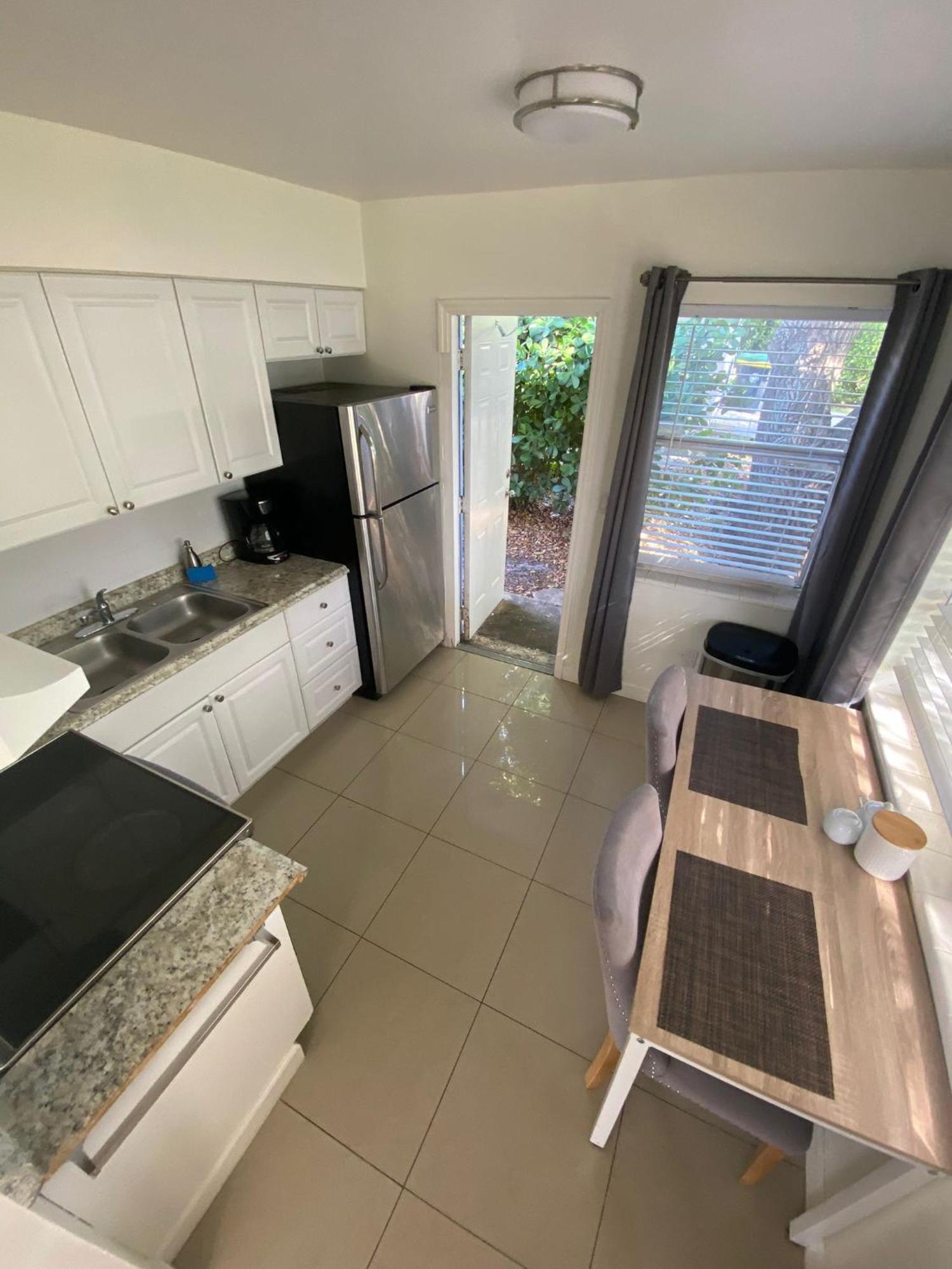 Sophisticated Dania Beach Suites Near The Beach Bagian luar foto